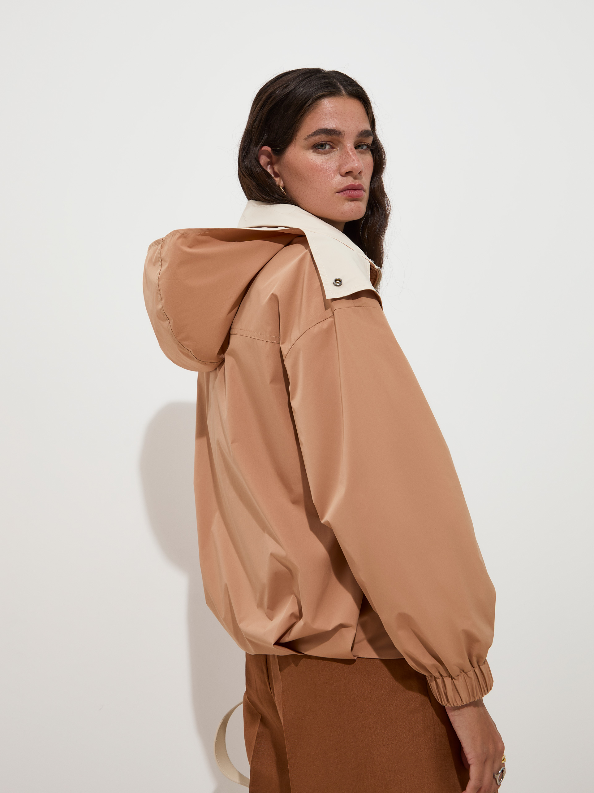 DECENIO - Blusão reversível em duas cores com capuz - Image 7